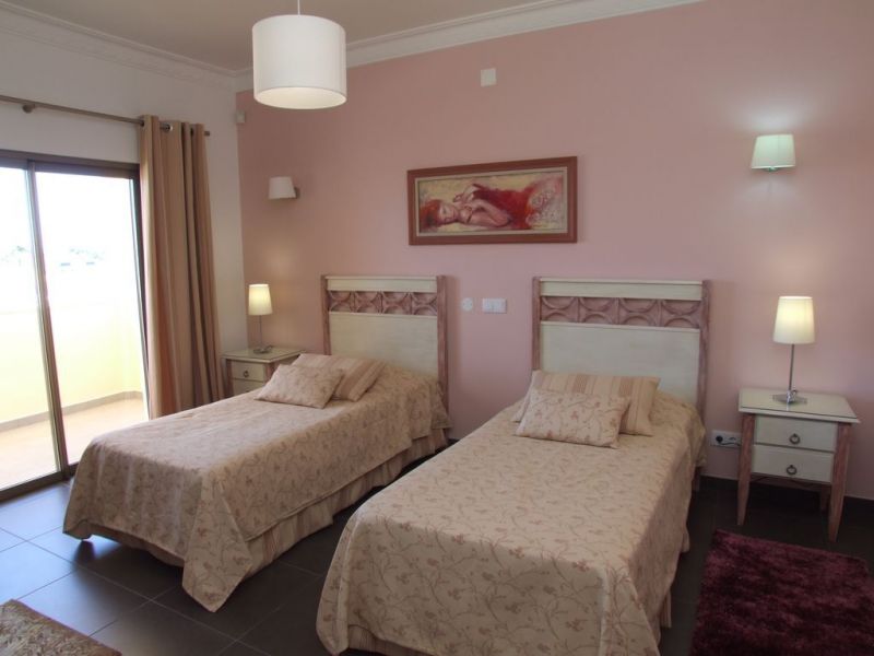Cantinho Oliveiras - Algarve villa twin bedroom