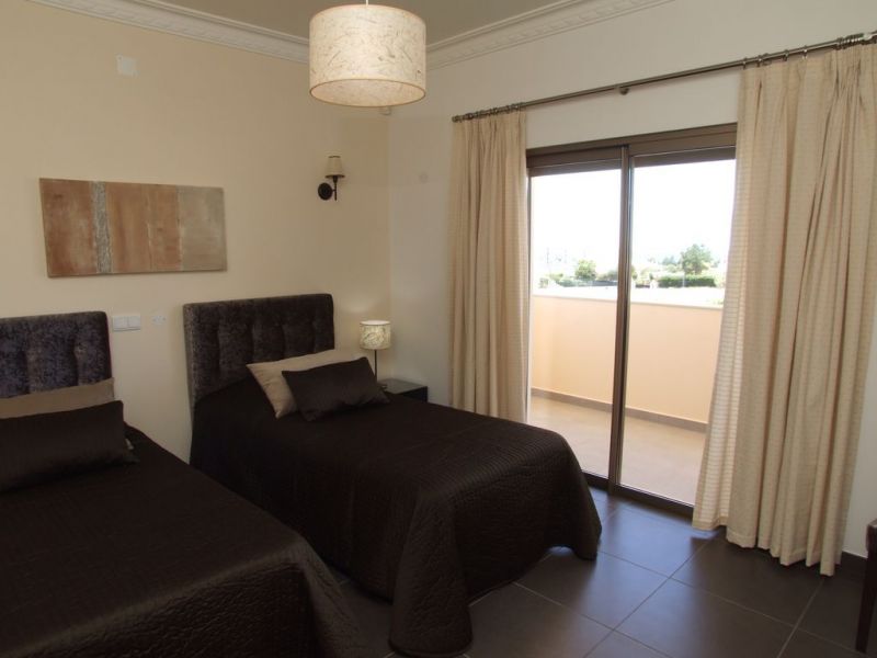 Cantinho Oliveiras - Algarve villa twin bedroom